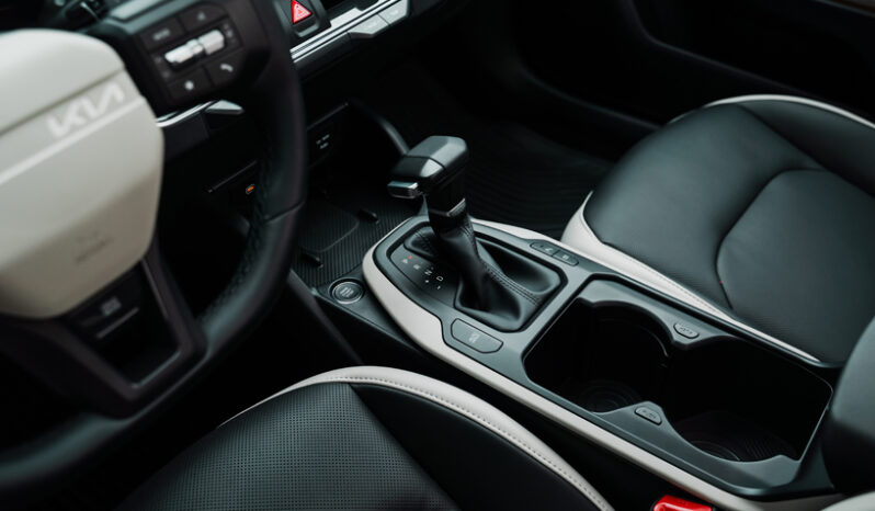 Kia K4 Sedán lleno